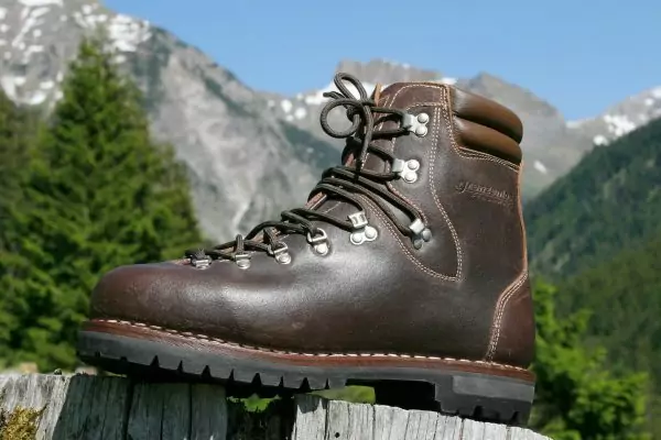 Grenzenlos "Eiger " zwiegenähter Klassischer Yuchten Leder Bergschuh