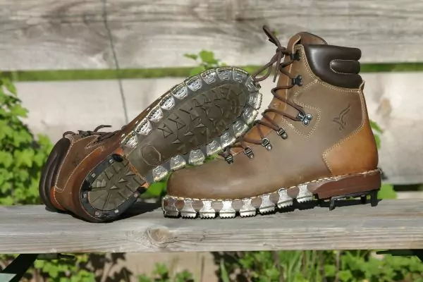 Neuer Griff Eisen + Tricouni Schuh Gr. 48 ist verkauft !