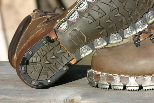 Neuer Griff Eisen + Tricouni Schuh Gr. 48 ist verkauft ! – Bild 2