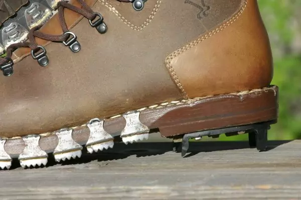 Neuer Griff Eisen + Tricouni Schuh Gr. 48 ist verkauft ! – Bild 6